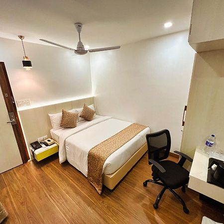 White House By Maxxvalue Service Apartments Bandra ムンバイ エクステリア 写真