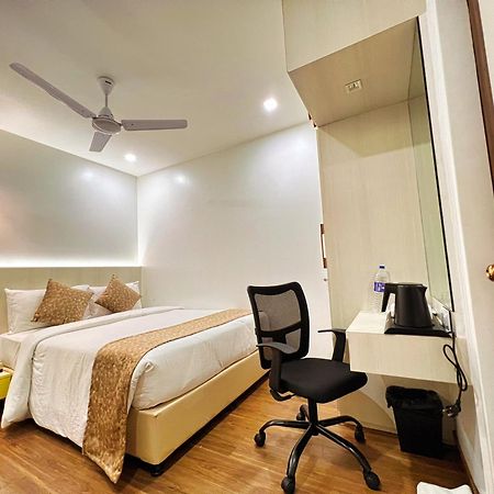 White House By Maxxvalue Service Apartments Bandra ムンバイ エクステリア 写真