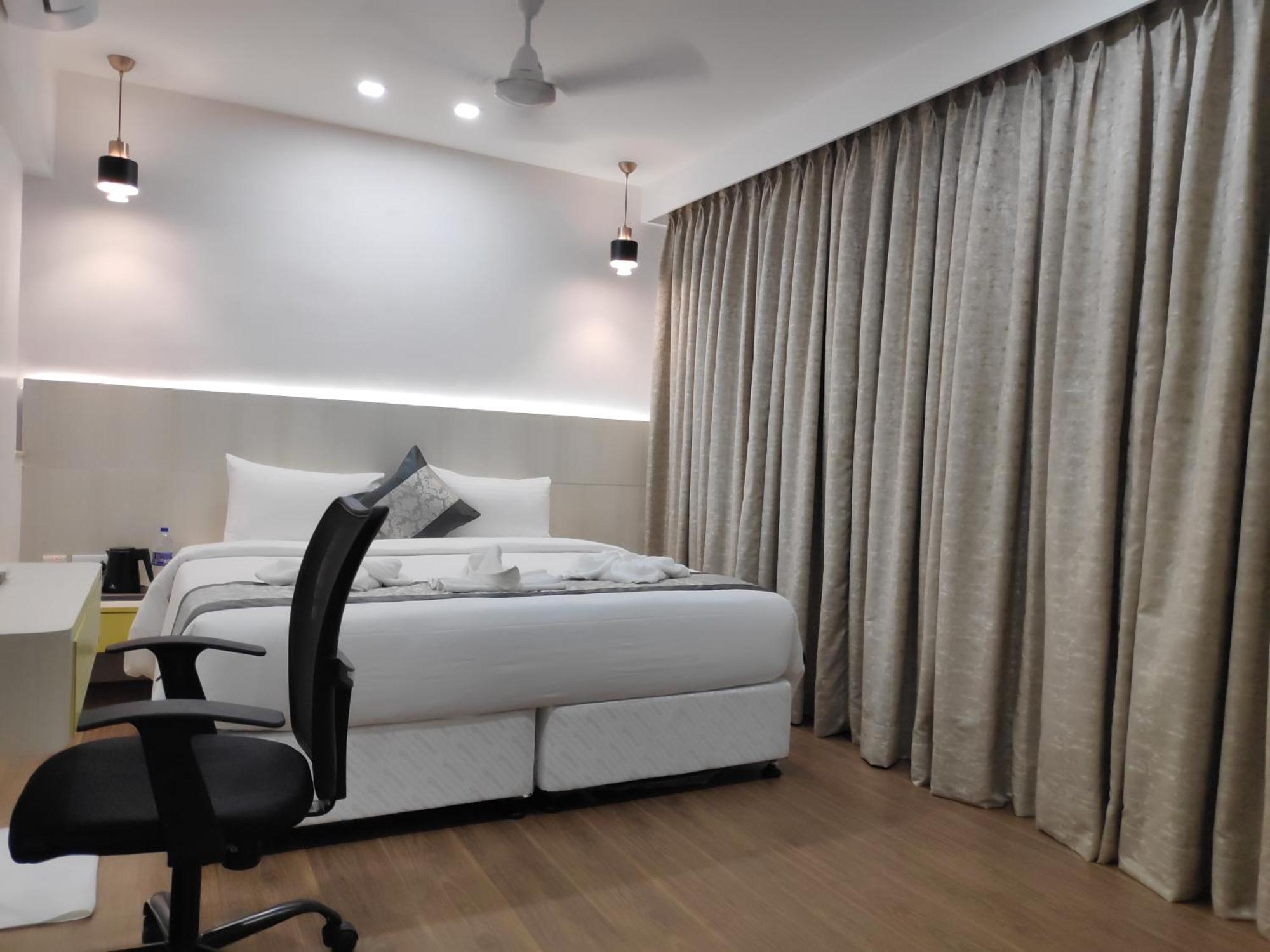 White House By Maxxvalue Service Apartments Bandra ムンバイ エクステリア 写真