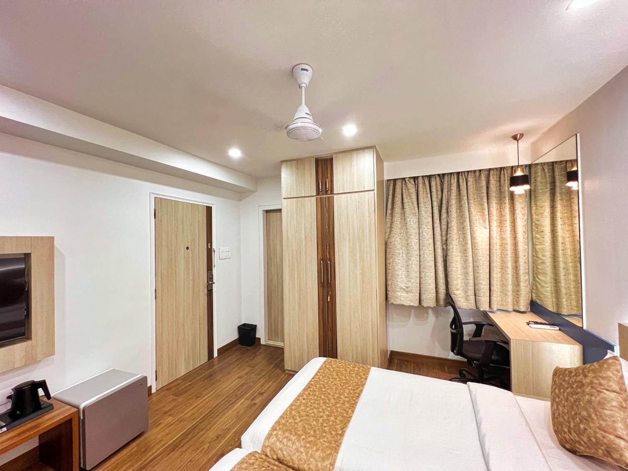 White House By Maxxvalue Service Apartments Bandra ムンバイ エクステリア 写真