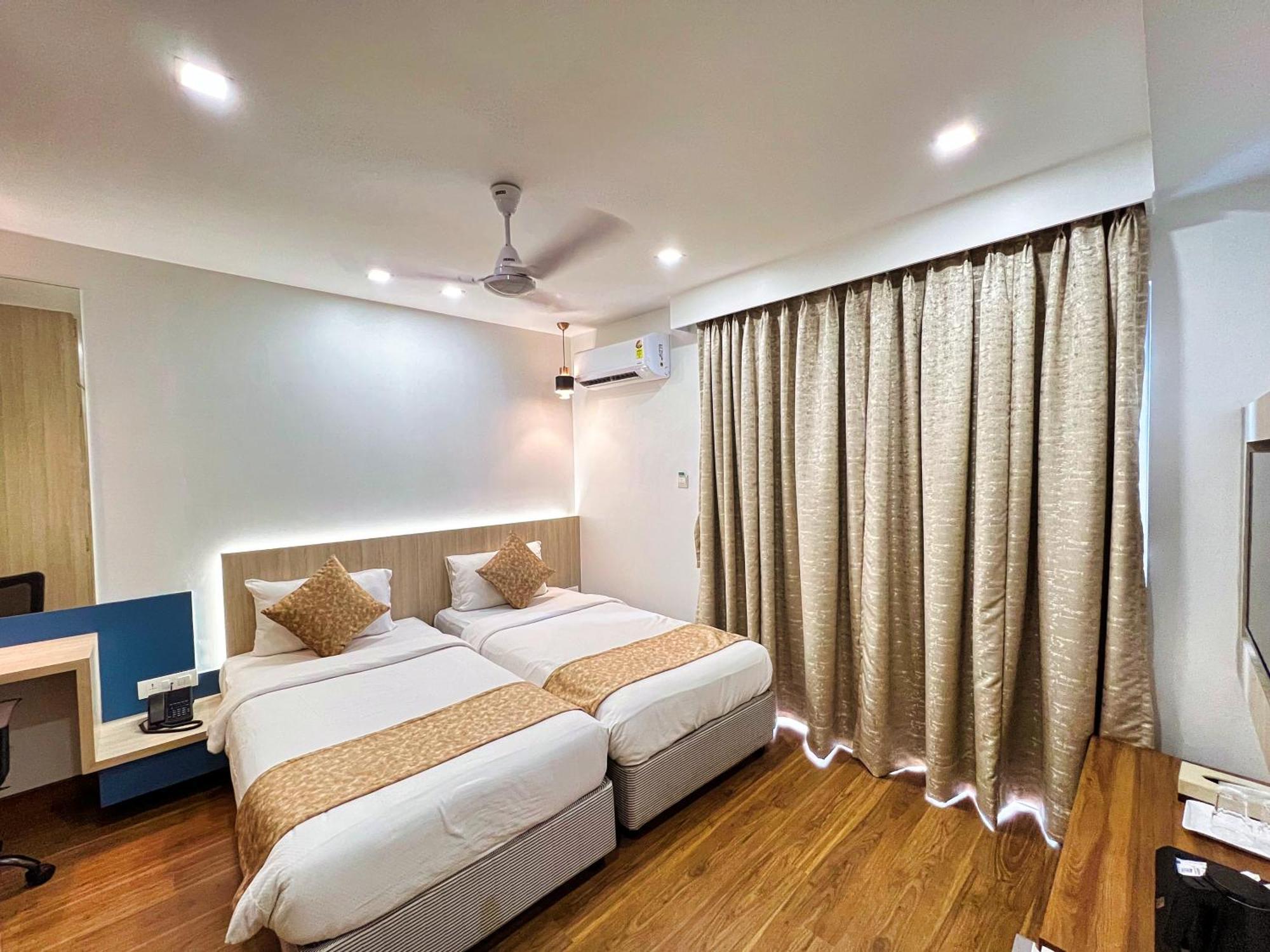 White House By Maxxvalue Service Apartments Bandra ムンバイ エクステリア 写真
