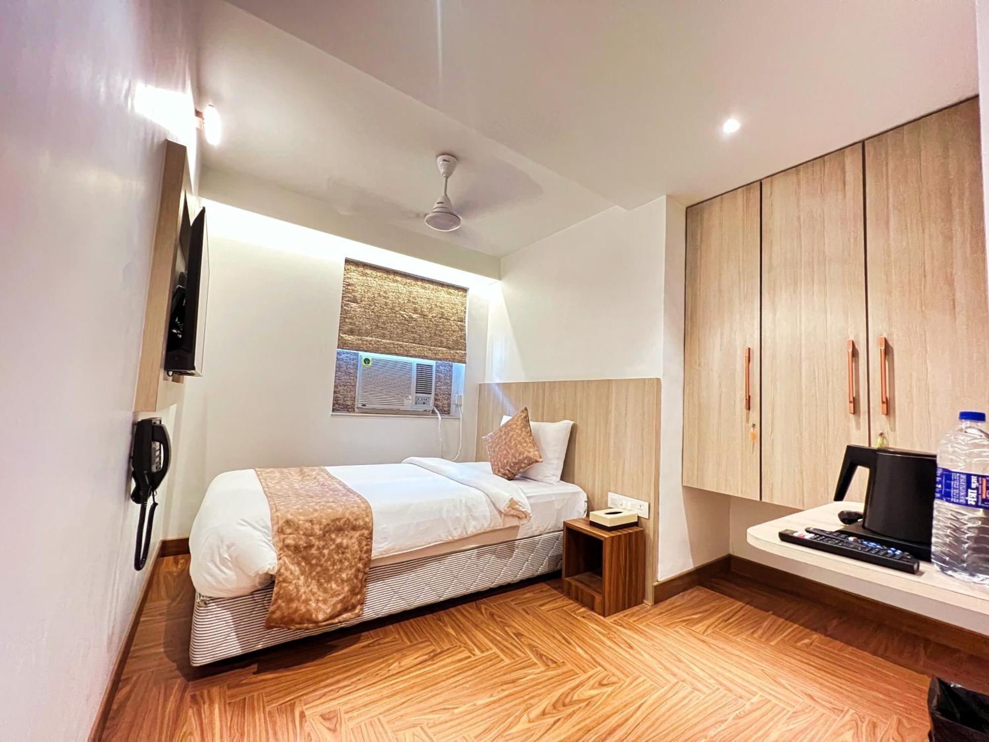 White House By Maxxvalue Service Apartments Bandra ムンバイ エクステリア 写真