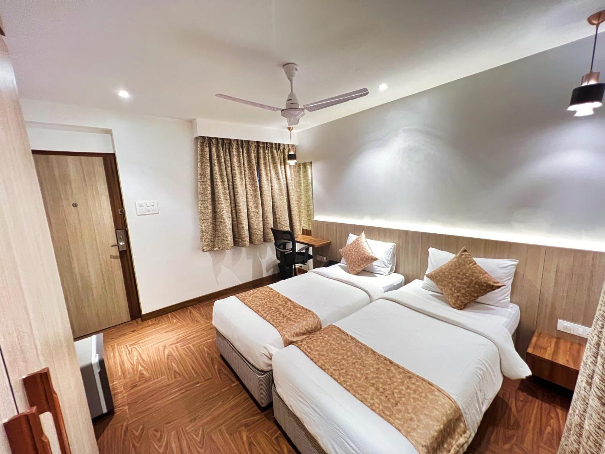 White House By Maxxvalue Service Apartments Bandra ムンバイ エクステリア 写真