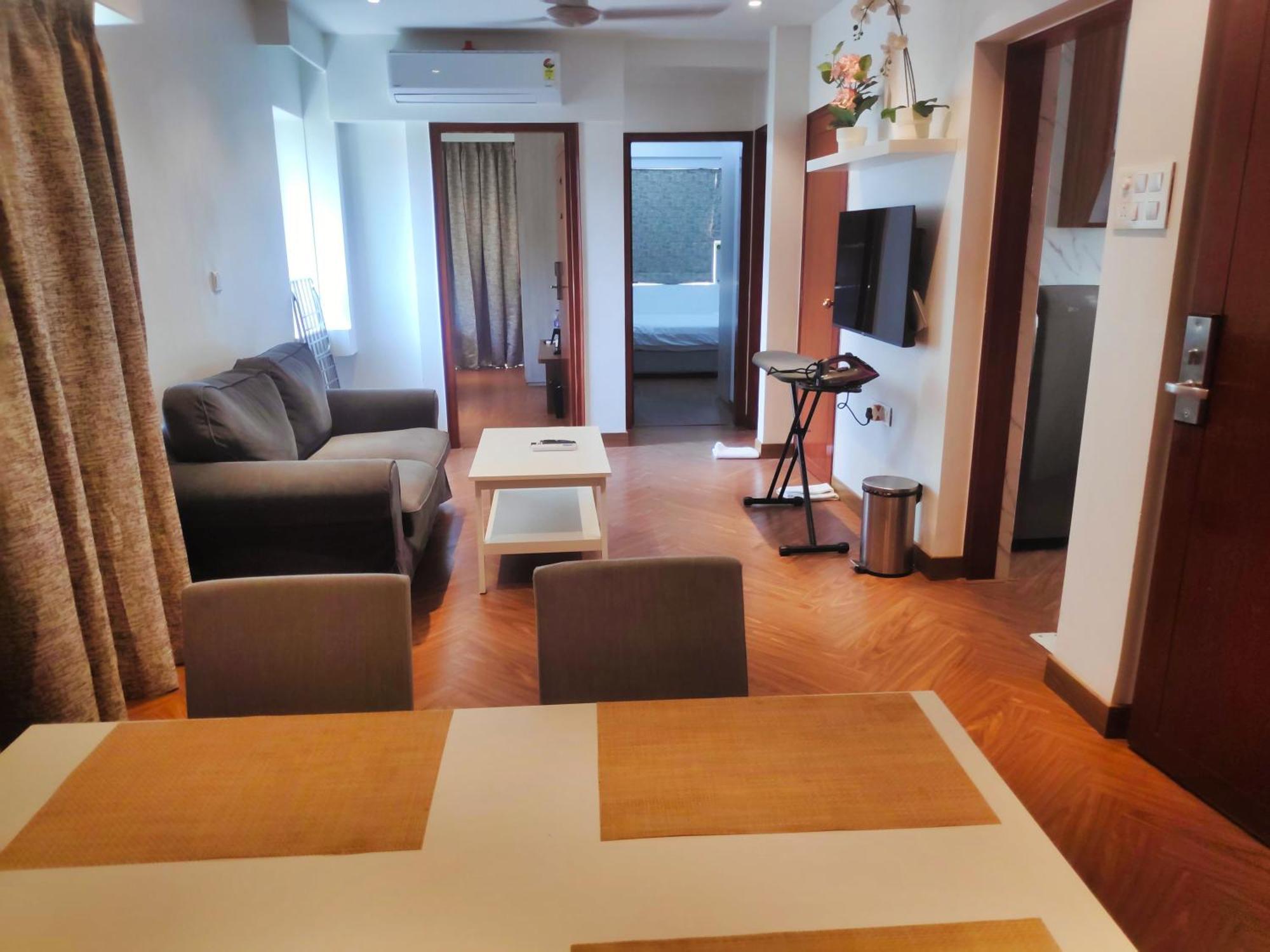 White House By Maxxvalue Service Apartments Bandra ムンバイ エクステリア 写真