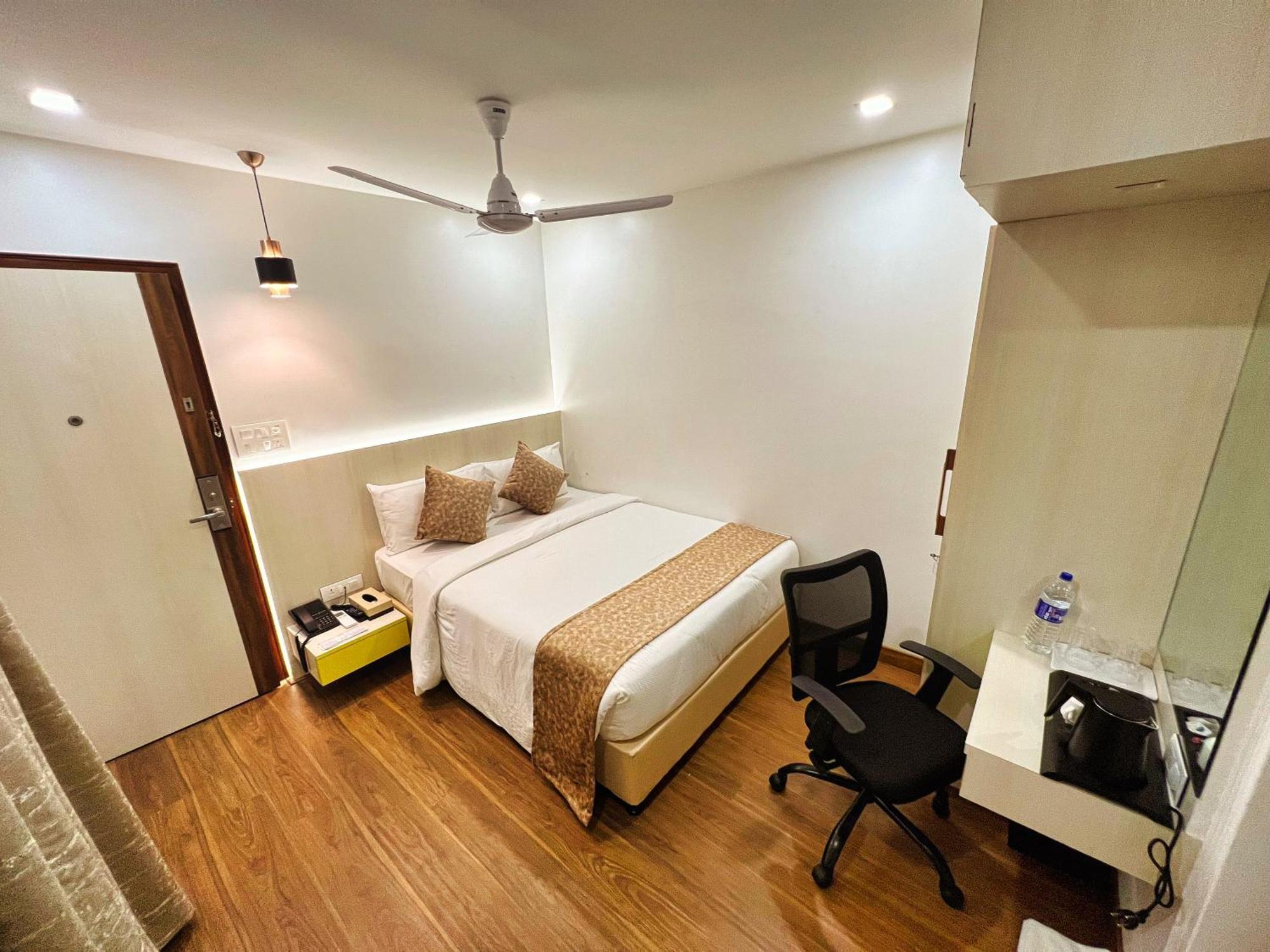 White House By Maxxvalue Service Apartments Bandra ムンバイ エクステリア 写真