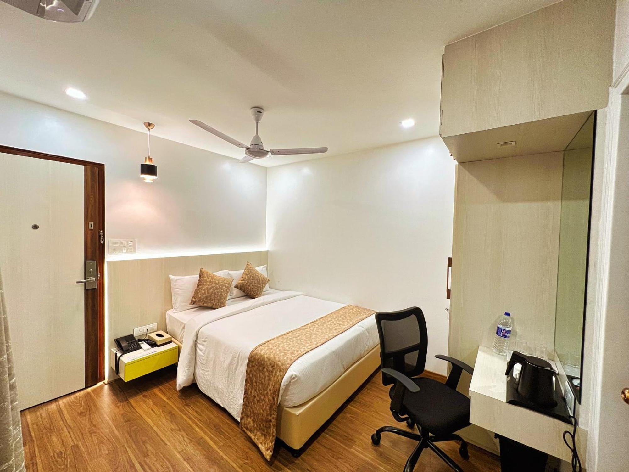 White House By Maxxvalue Service Apartments Bandra ムンバイ エクステリア 写真